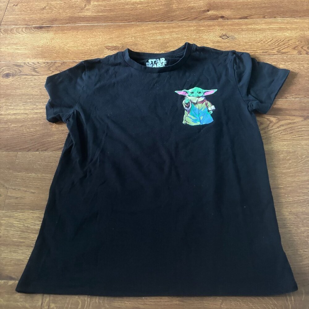 Star Wars Baby Yoda short sleeve graphic tee in size S
